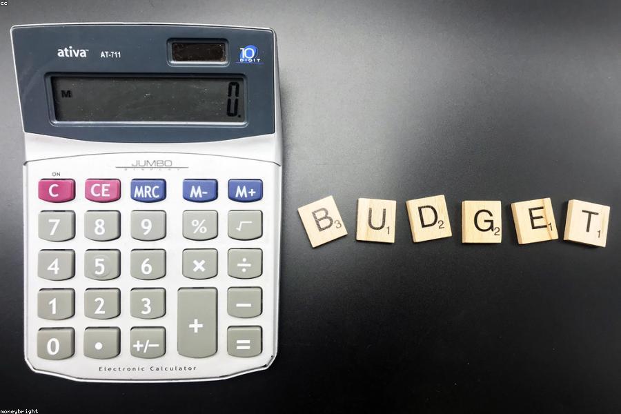 Checklist interface concept for moving budgets