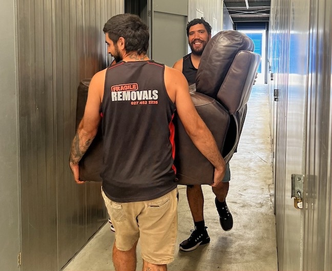 Professional Waikato movers carrying boxes during home relocation in Cambridge
